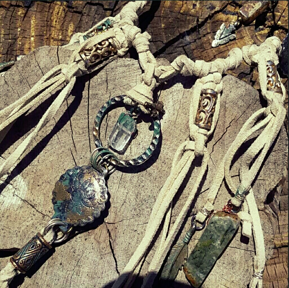 🔥SOLD🔥INDIAN CHIEF SUEDE HEALING NECKLACE - Picture 3 of 8